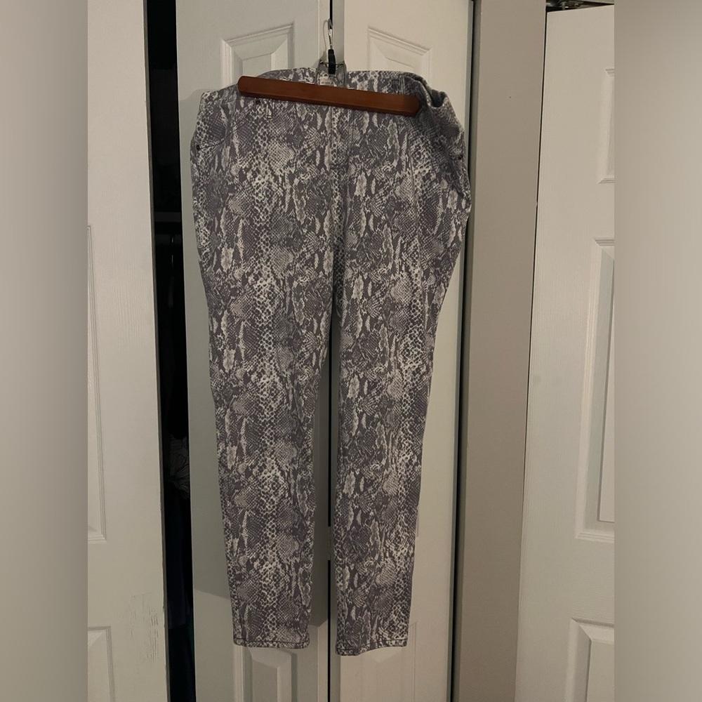 Snake skin jeggings